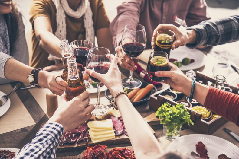宅飲みのおつまみ料理を簡単に準備しよう♪自分で作れる!手軽に買えて喜ばれる! 宅飲みのおつまみ料理を簡単に準備しよう♪自分で作れる!手軽に買えて喜ばれる!