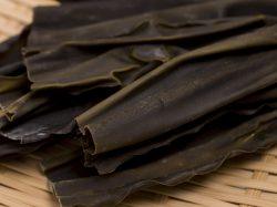 話題の【昆布焼酎】は自宅で簡単に作れる!?美味しい飲み方やおつまみを紹介♪