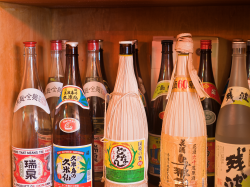 焼酎と泡盛の違いは原料だけじゃなかった!世界唯一のあるものを使った沖縄だけの特別なお酒を楽しもう!