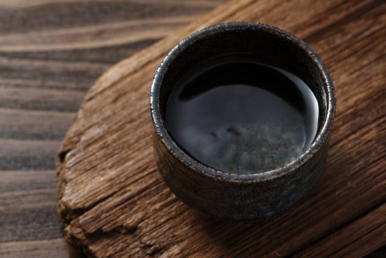 麦焼酎と芋焼酎の違いは主原料だけじゃない?意外な違いと共通点とは 麦焼酎と芋焼酎の違いは主原料だけじゃない?意外な違いと共通点とは