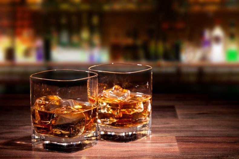 渋い大人が飲むウイスキーのブレンデッドで高級な時を過ごす4つの秘訣 渋い大人が飲むウイスキーのブレンデッドで高級な時を過ごす4つの秘訣