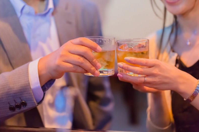 知らないと危ない!スナックとクラブの違いを知って夜を楽しむ方法! 知らないと危ない!スナックとクラブの違いを知って夜を楽しむ方法!